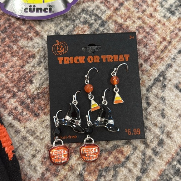 NWT Halloween Bundle with Foozys Socks, Scunci Clips, Earrings, and Scarf - Picture 2 of 4